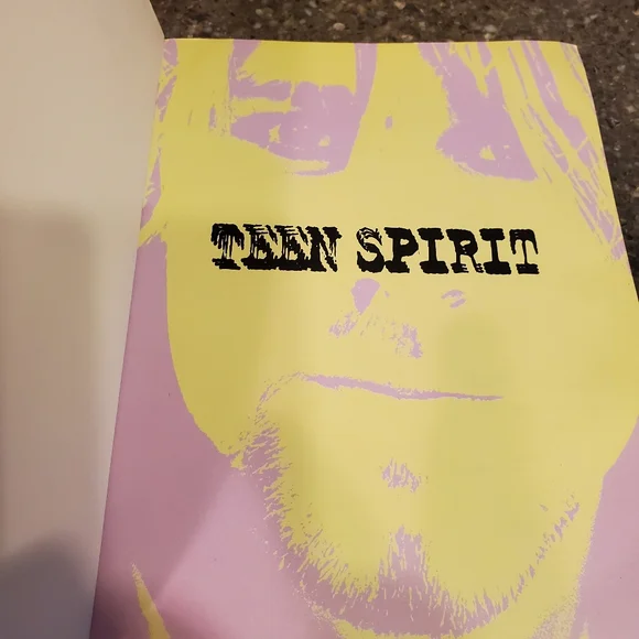 **SOLD** Vintage Nirvana Book (1996) - Picture 4 of 6